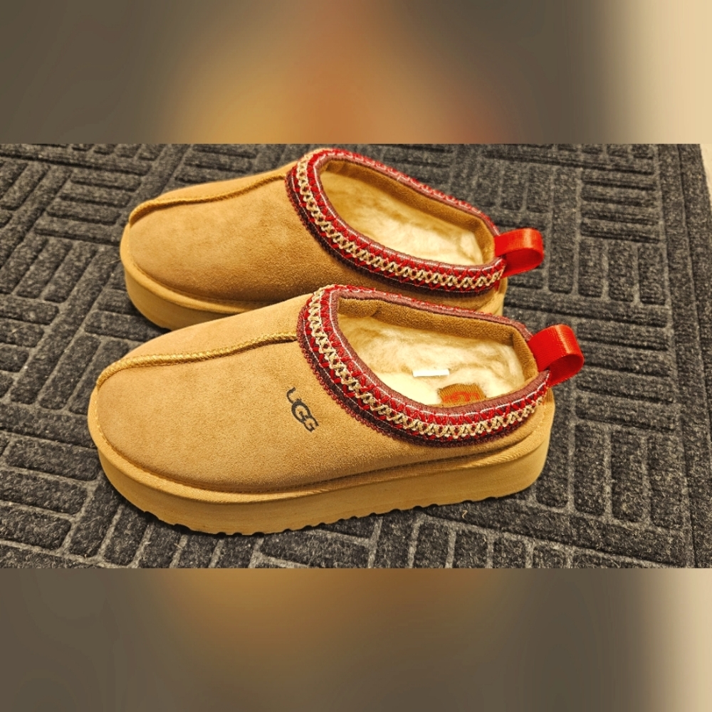 New Uggs Tasman Slip On size 6